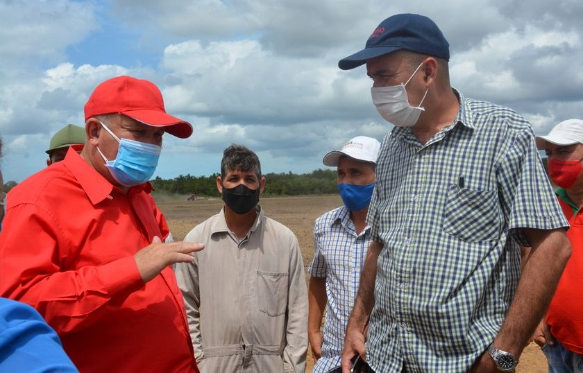 Vicepresidente de Cuba y Ministro de la Agricultura chequean programas alimentarios en Centro y Oriente Nombre del archivo: Tapia_IJ_rdm_01.jpg