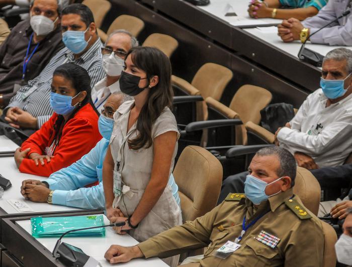 Asiste Raúl a última jornada del Octavo Periodo de Sesiones del Parlamento