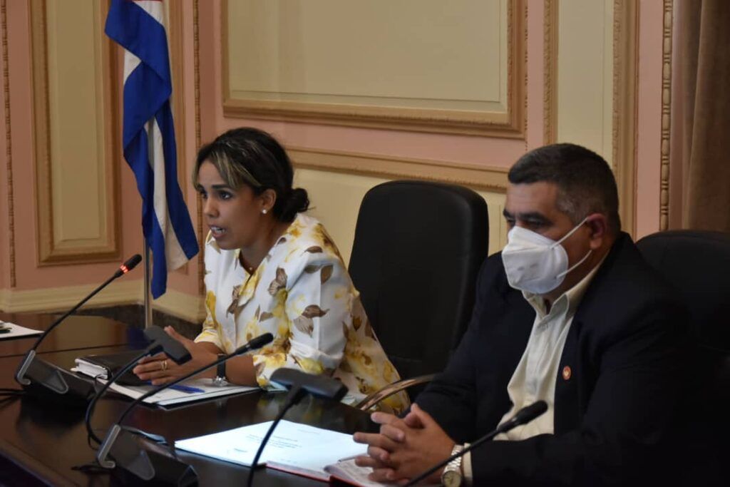 Presentan anteproyecto de Ley de Soberanía Alimentaria y Seguridad Alimentaria y Nutricional en el Salón Baragüá de la Asamblea Nacional del Poder Popular ante prensa nacional y extranjera.