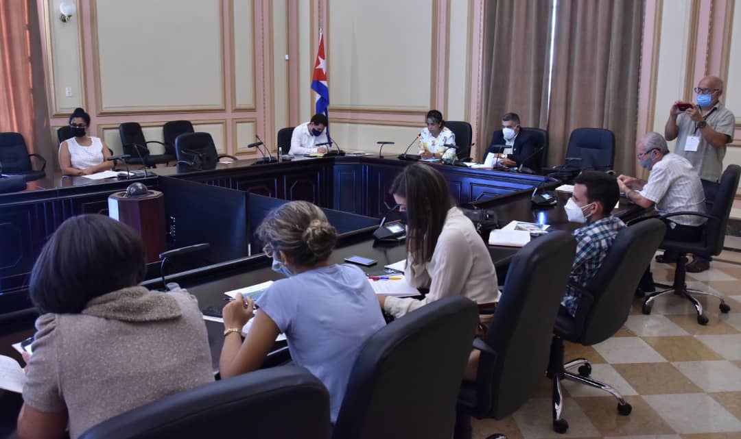 Presentan anteproyecto de Ley de Soberanía Alimentaria y Seguridad Alimentaria y Nutricional en el Salón Baragüá de la Asamblea Nacional del Poder Popular ante prensa nacional y extranjera.