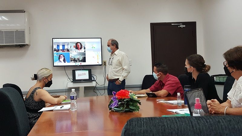 Hacer todo lo que permita acercar a los productores con los consumidores