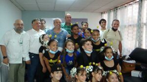 Celebra Ministerio de la Agricultura vespertino especial junto a La Colmenita