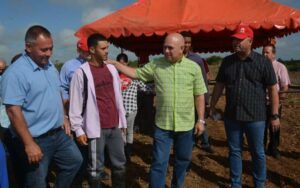 Morales Ojeda intercambia con jóvenes Morales Ojeda intercambia con jóvenes