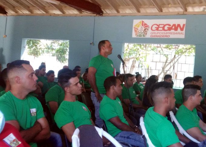 Intercambia Ministro de la Agricultura con jóvenes campesinos en Granma