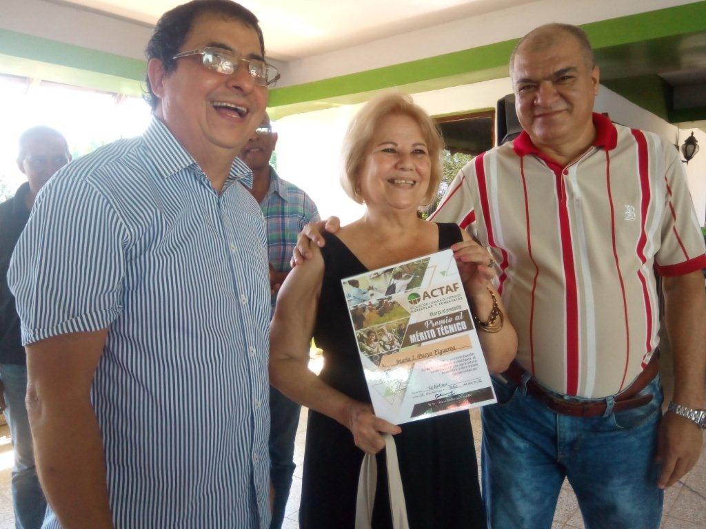 Reconocimientos a Maria Pueyo el Dia del Fitosanitario en Cuba