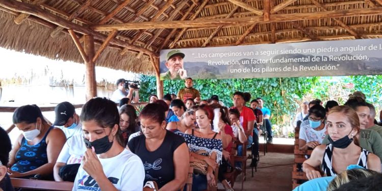 Activo de jovenes campesinos en Caimito 1