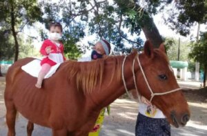 La terapia ecuestre genera nuevas habilidades motoras, emocionales, cognoscitivas y de socialización.