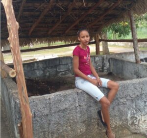 “Ya tenemos hasta los tanques para la lumbricultura acabaditos de techar” sostiene la juvenil jefa de planta. FOTOS: Wiltse Javier Peña Hijuelos “Ya tenemos hasta los tanques para la lumbricultura acabaditos de techar” sostiene la juvenil jefa de planta. FOTOS: Wiltse Javier Peña Hijuelos