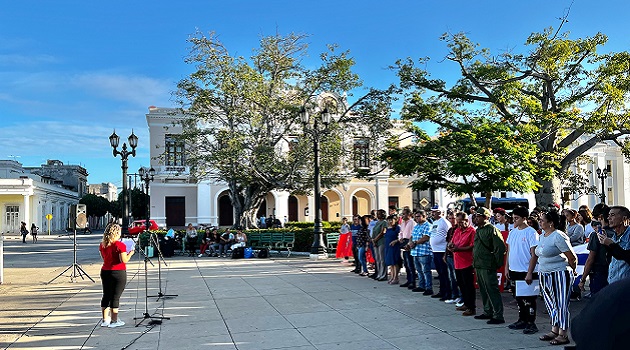 Jovenes de Cienfuegos apoyan cosecha de cafe