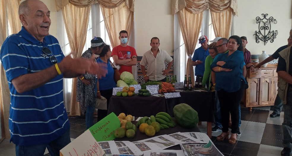 El campesino yaguajayense Pablo Fumero Leiva agradece entre los beneficios del proyecto la posibilidad de aprovechar la ciencia y la innovacion para sostener sus producciones agroecologicas. (Foto: Ana Martha Panadés)
