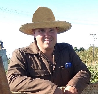 Esta finca la levante a pulmon chapeando maleza marabu sacando piedras y sembrando hasta el ultimo pedacito afirma Jaime un joven de corazon campesino Foto Ortelio Gonzalez Martinez 1