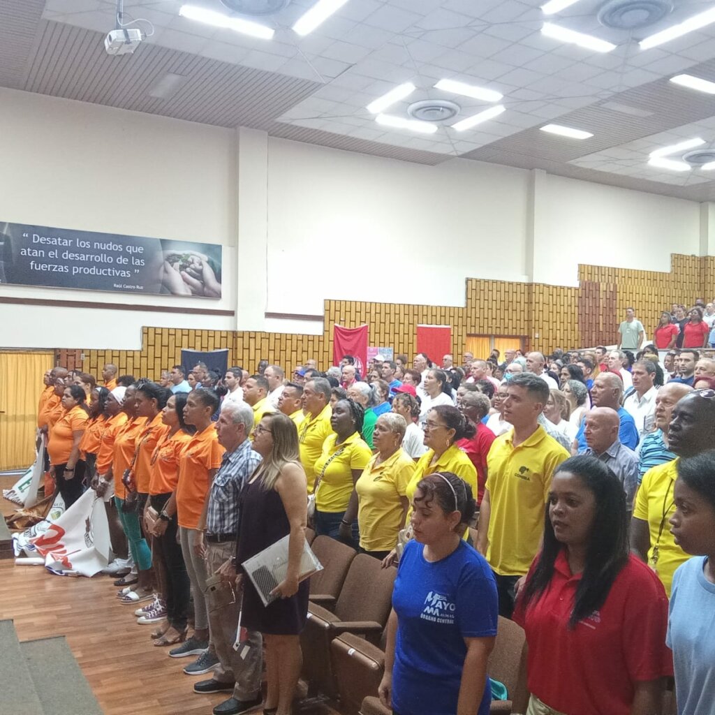 Integrantes del Sindicato Nacional de Trabajadores Agropecuarios, Forestales y Tabacaleros (SNTAFT)