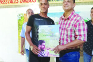 El joven Reinier Lagos Yut, motoserrero de la EAF Guanahacabibes, fue uno de los trabajadores reconocidos por su labor. Foto: Liliet Tejeda Bonilla El joven Reinier Lagos Yut, motoserrero de la EAF Guanahacabibes, fue uno de los trabajadores reconocidos por su labor. Foto: Liliet Tejeda Bonilla